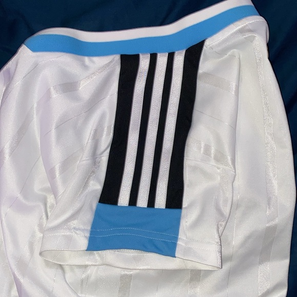 Adidas sports wear cropped shirt - Picture 7 of 7